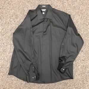 VanHeusen long sleeve button down collared shirt